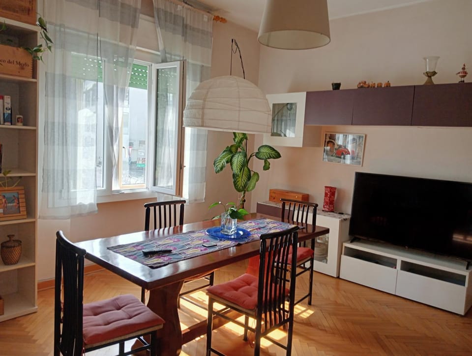 TV and multimedia, Seating area, Dining area, Evening entertainment