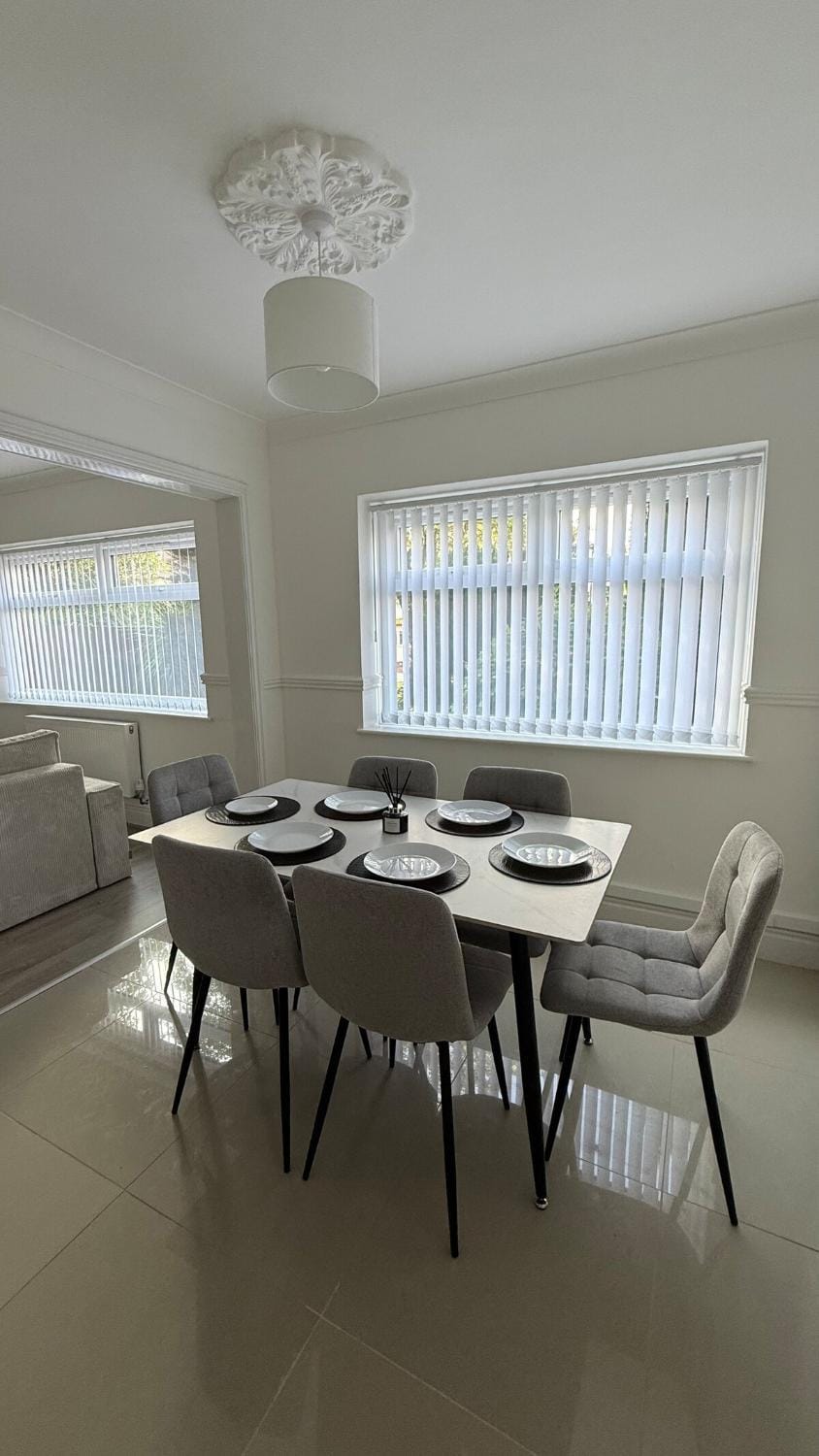 Anfield Stay Free Parking 5 minute walk Apartment in Liverpool