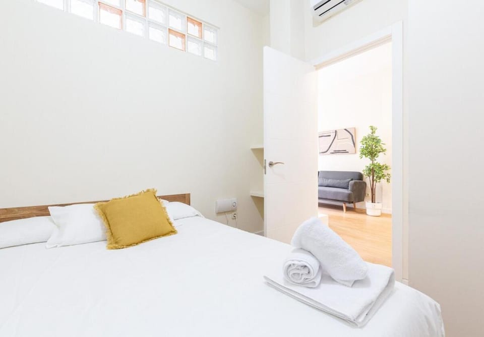 Bed, Photo of the whole room, Bedroom, towels, air conditioner