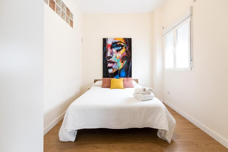 Bed, Photo of the whole room, Decorative detail, Bedroom, towels