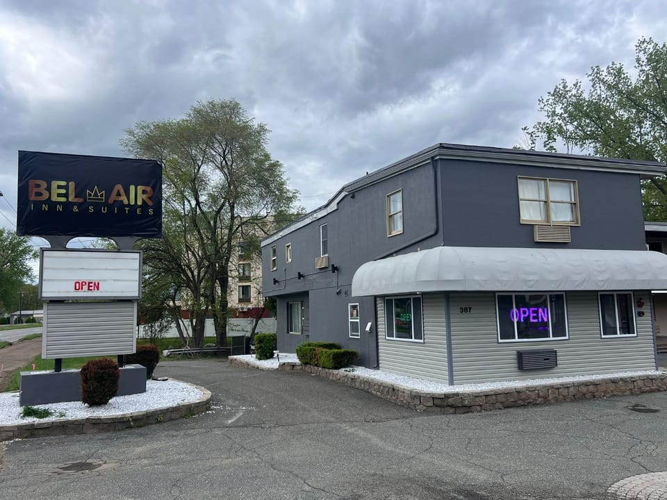Bel Air Inn Hotel in West Springfield