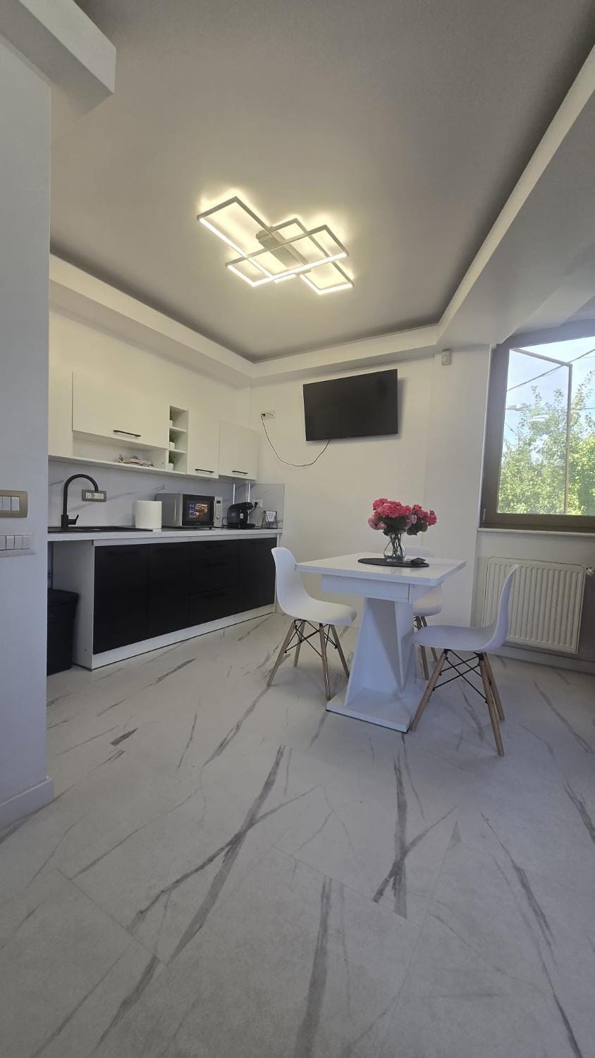 Cozy 2-Bedroom Apartment with Private Balcony- SELF CHECK-IN Apartment in Bucharest