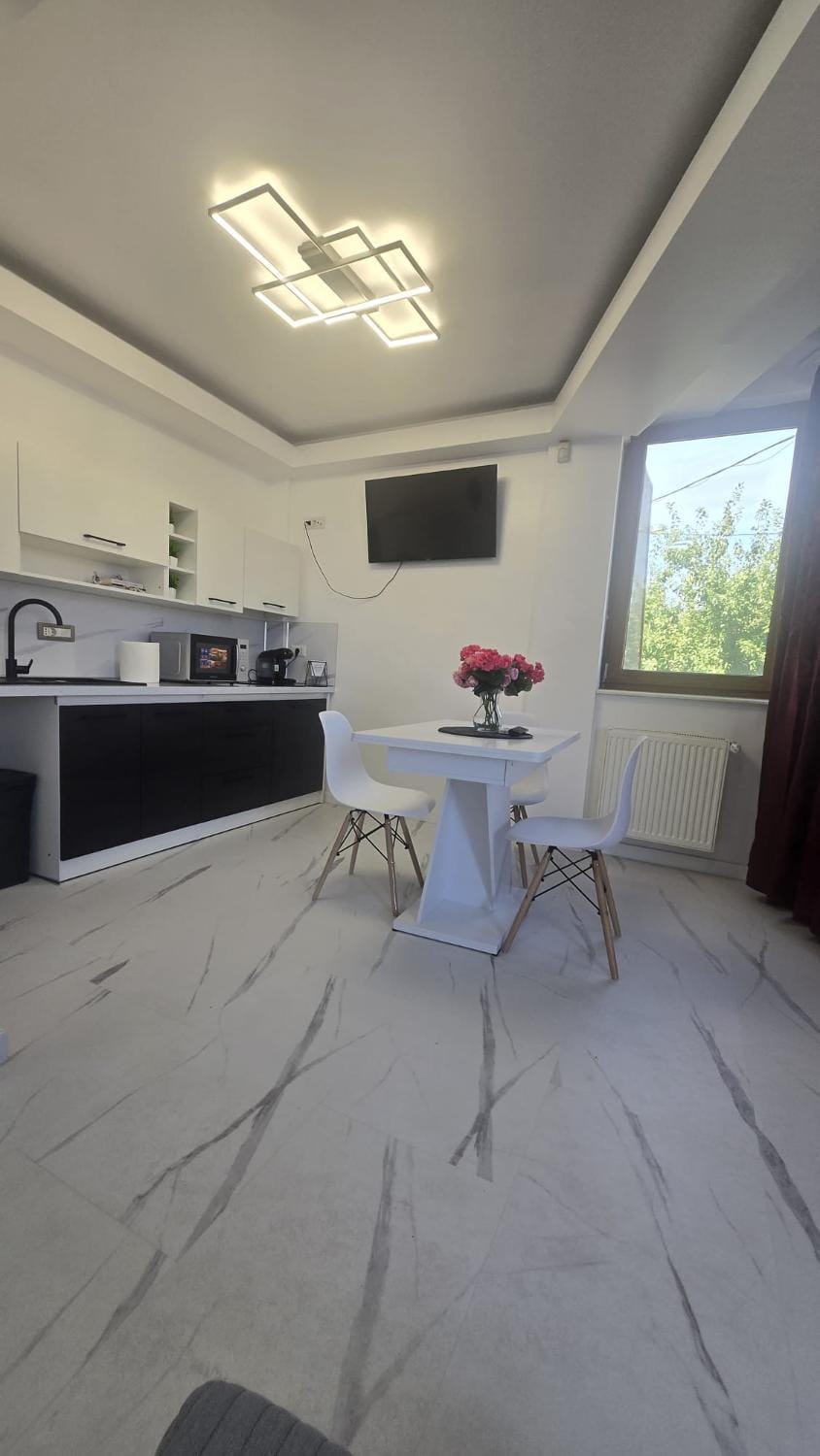 Cozy 2-Bedroom Apartment with Private Balcony- SELF CHECK-IN Apartment in Bucharest