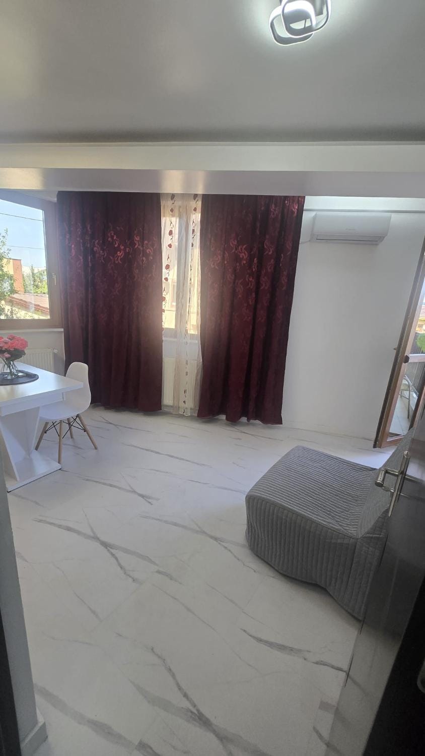 Cozy 2-Bedroom Apartment with Private Balcony- SELF CHECK-IN Apartment in Bucharest