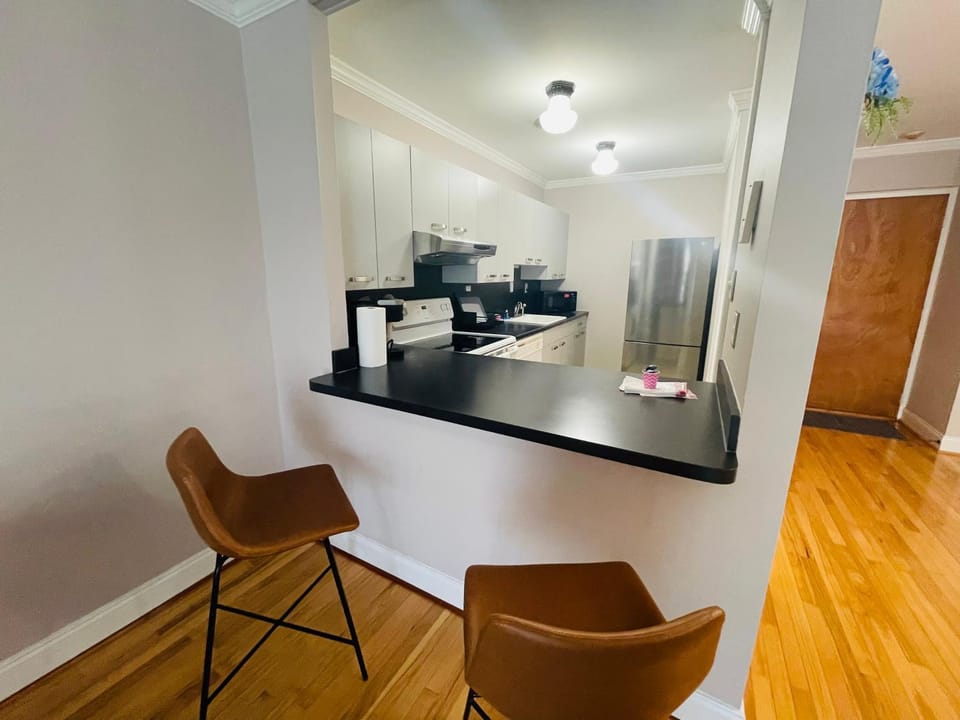 Modern 1BR Near Moss Rehab Monthly Deal Apartment in Cheltenham Township