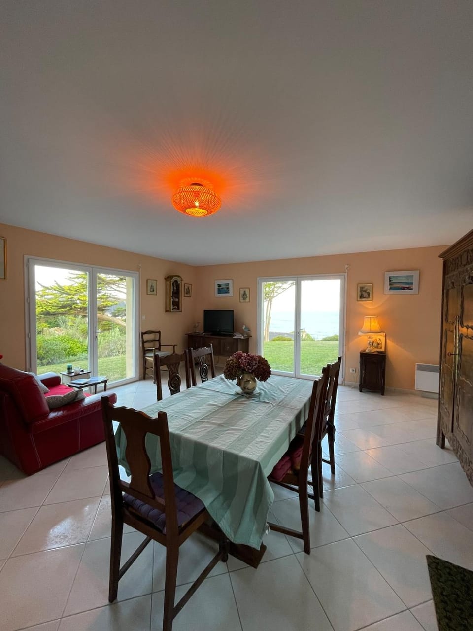 Family home 7 people, direct beach, sea view House in Locquirec