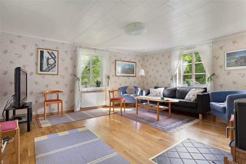 KRO384-Urshult-Vaesterbotorp-Bosgard House in Sweden