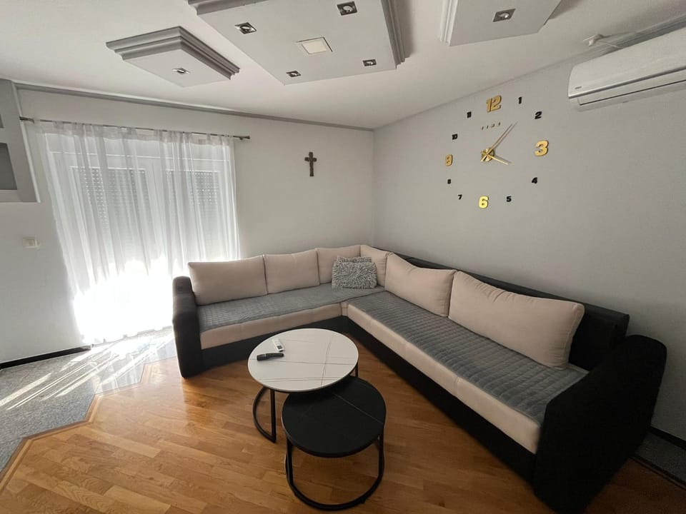 Living room, Seating area, air conditioner