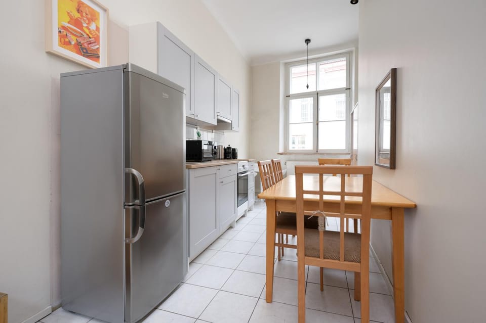 10 guests, 70m2, center of Old Town, Wi-Fi, Streaming Apartment in Tallinn