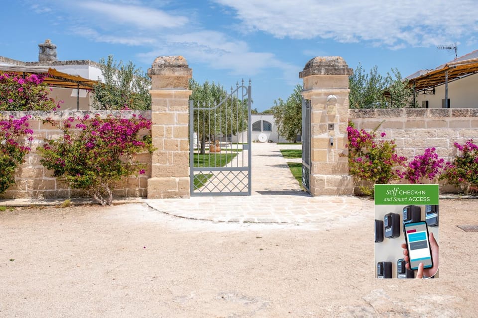 Property building, Facade/entrance, Garden