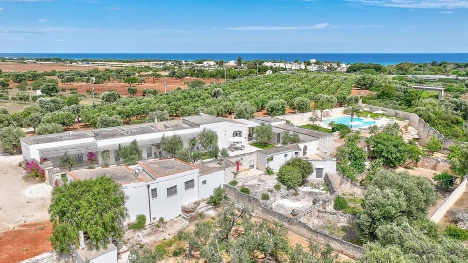 Day, Neighbourhood, Natural landscape, Bird's eye view, Garden, Beach, Pool view, Sea view, Location