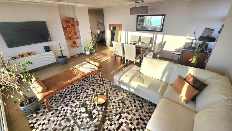 Communal lounge/ TV room, TV and multimedia, Living room