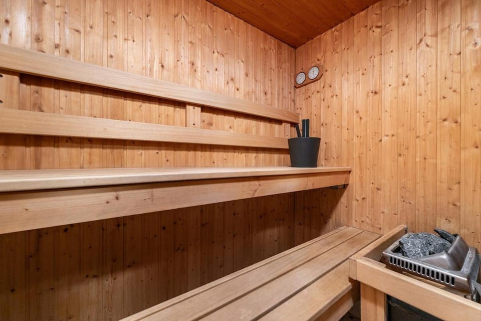 2-story, 3-bedroom Penthouse, sauna, free parking Apartment in Tallinn