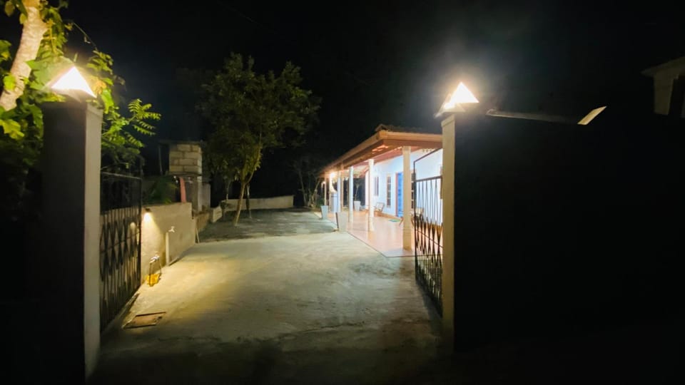 "The Secret Hill" Villa in Kamburugamuwa