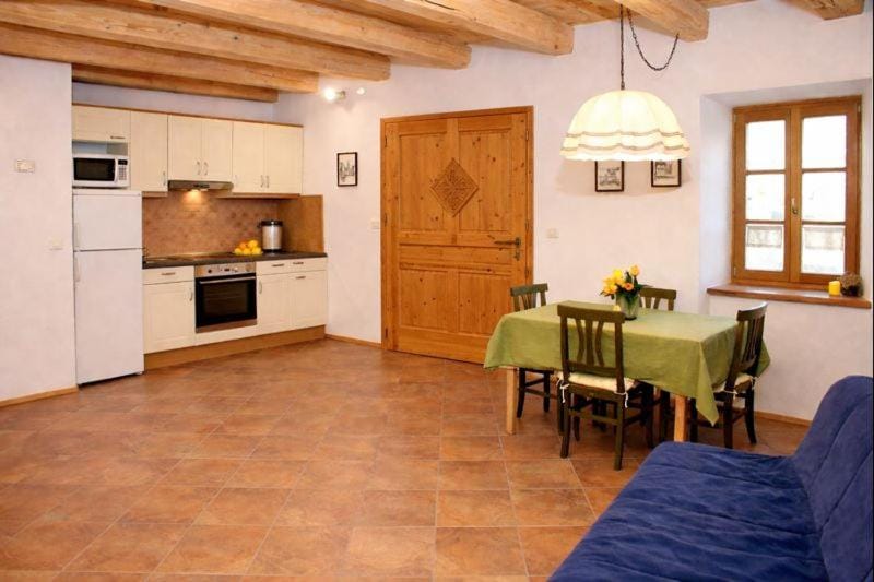 Kitchen or kitchenette, Seating area, Dining area