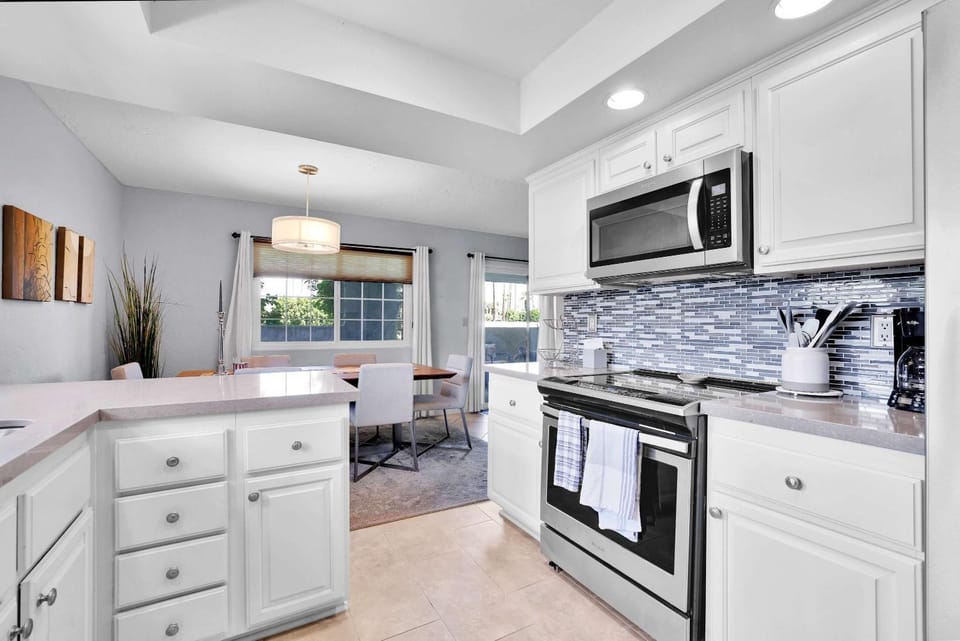 Relaxing Palm Springs Condo with Pool Access House in Cathedral City