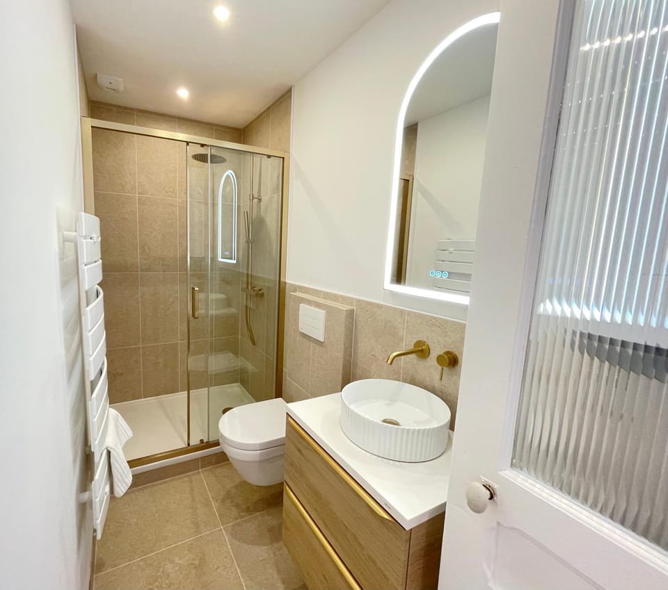 Shower, Toilet, Bathroom, heating, towels