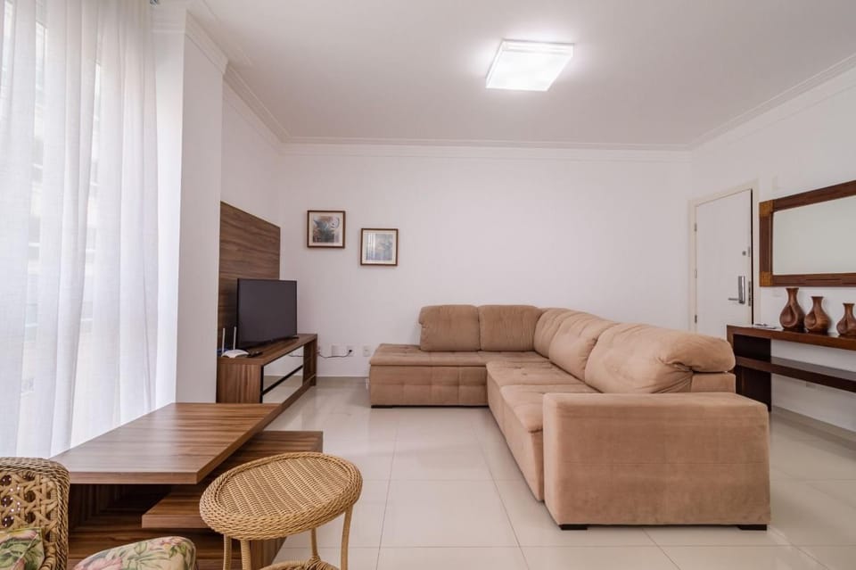 Apto Almeida e Moraes 3 Suítes Meia Praia Apartment in Porto Belo