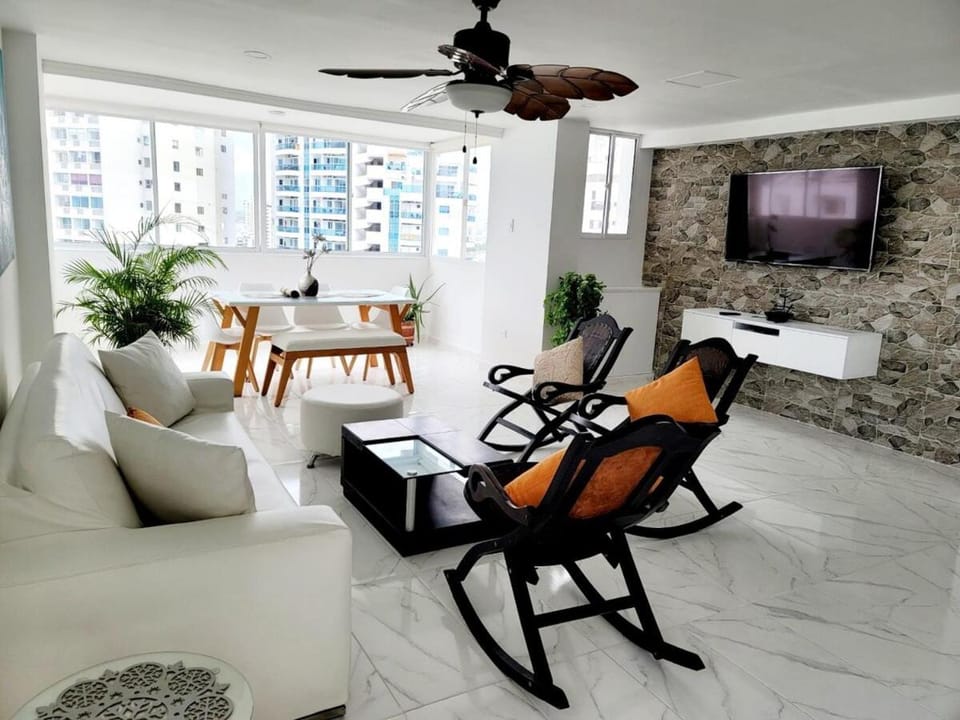 Communal lounge/ TV room
