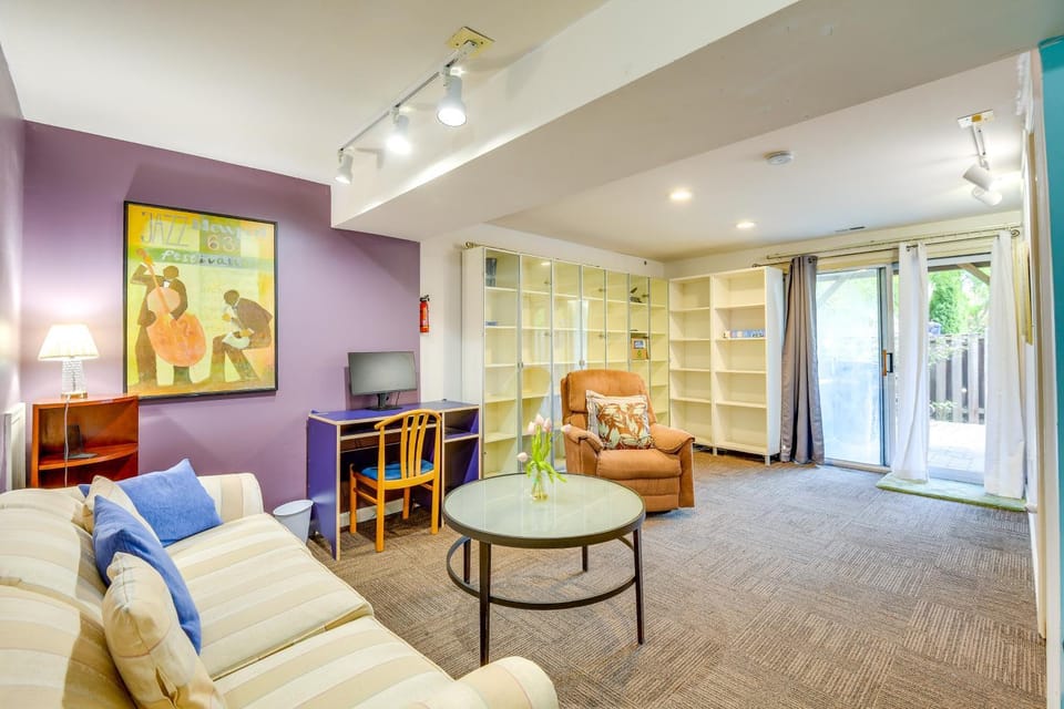 Close to Hospital & Dulles: Herndon Townhome House in Herndon