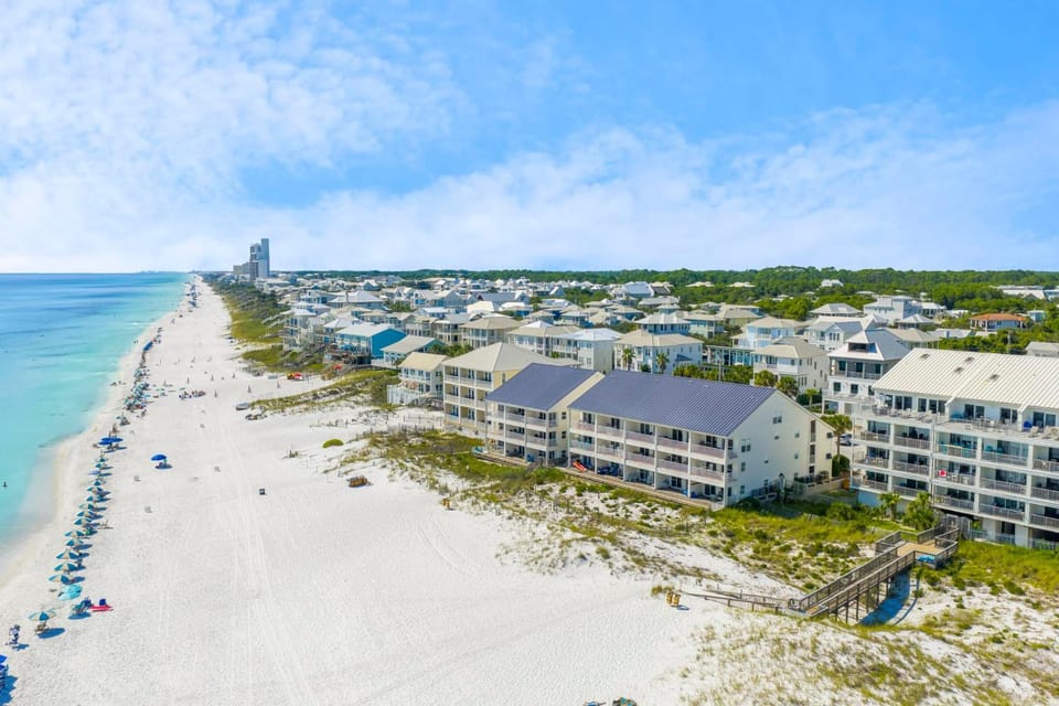 Property building, People, People, People, Natural landscape, Bird's eye view, Beach, Beach, Guests, Guests, Guests, City view, children, children, children, young children, young children, young children, older children, older children, older children, group of guests, group of guests, group of guests, Family, Family, Family, sunbed