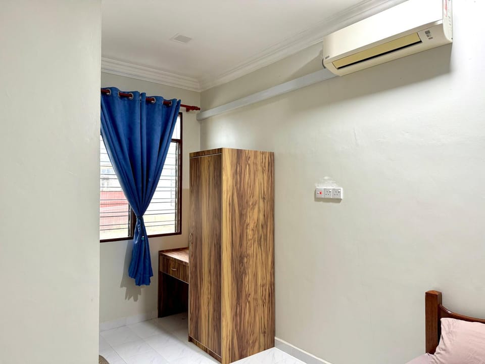 wardrobe, air conditioner