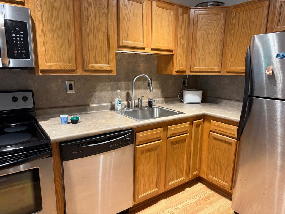 1BR w Balcony & Parking Monthly Discount Apartment in Cheltenham Township