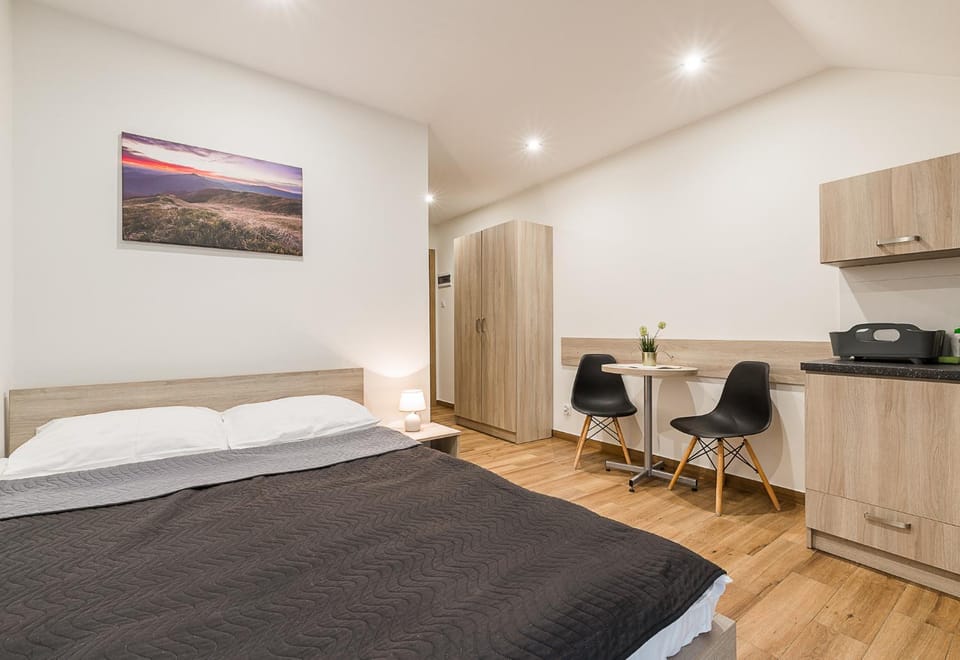 Bed, Kitchen or kitchenette, Photo of the whole room, Bedroom, wardrobe