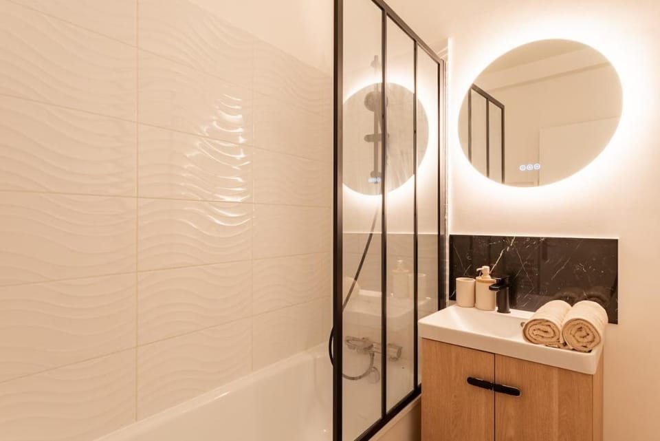 Shower, Bathroom, towels