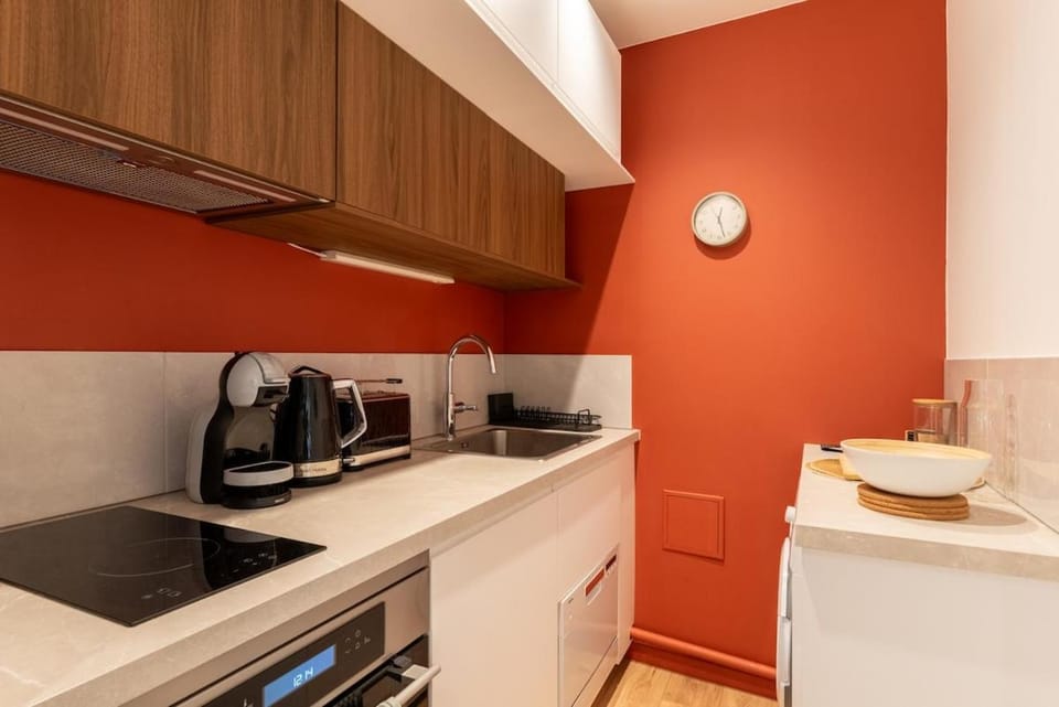 Coffee/tea facilities, Kitchen or kitchenette, stove, toaster