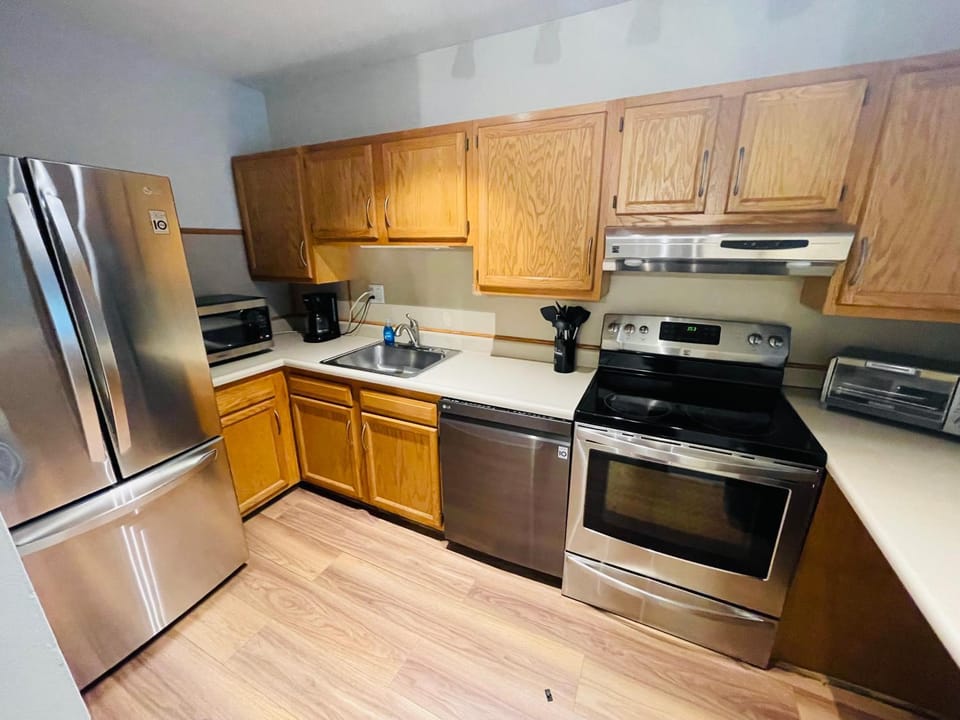 Freshly Renovated 2BR2BA Apt Walk-In Closet Apartment in Jenkintown