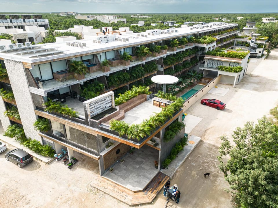 Property building, Garden, Balcony/Terrace, Street view