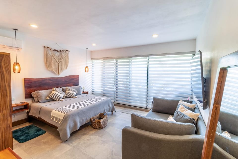 Bed, Living room