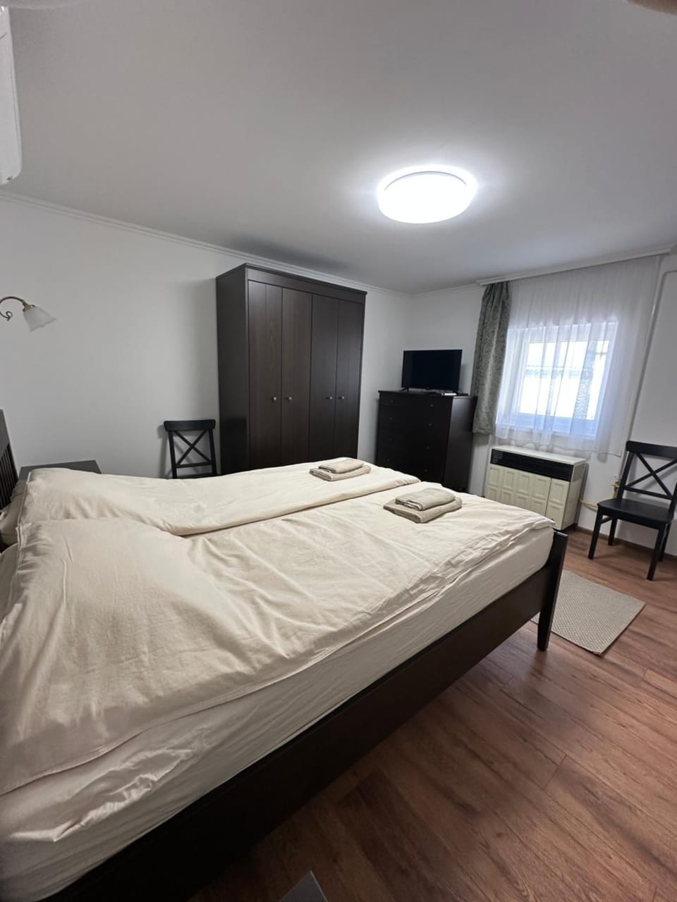 Bed, TV and multimedia, Bedroom, wardrobe