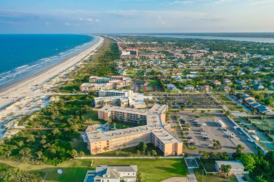Gone Coastal l Ground Floor Condo l Steps to Beach House in Saint Augustine Beach