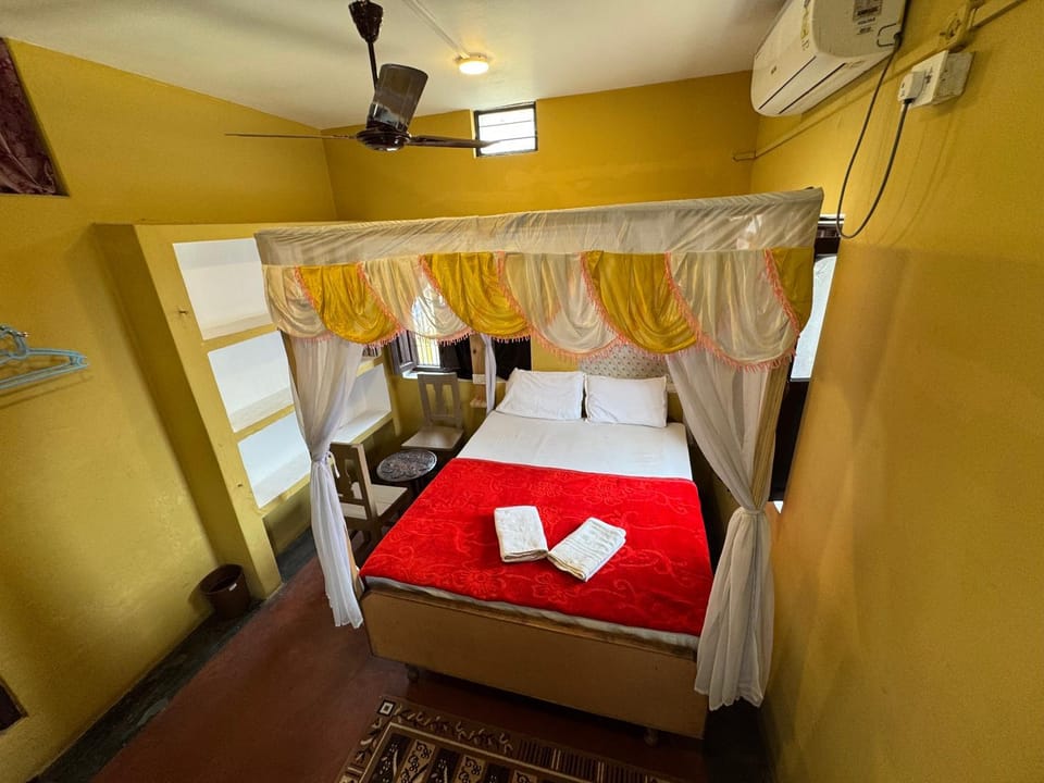 Bed, Photo of the whole room, Bedroom, towels, air conditioner