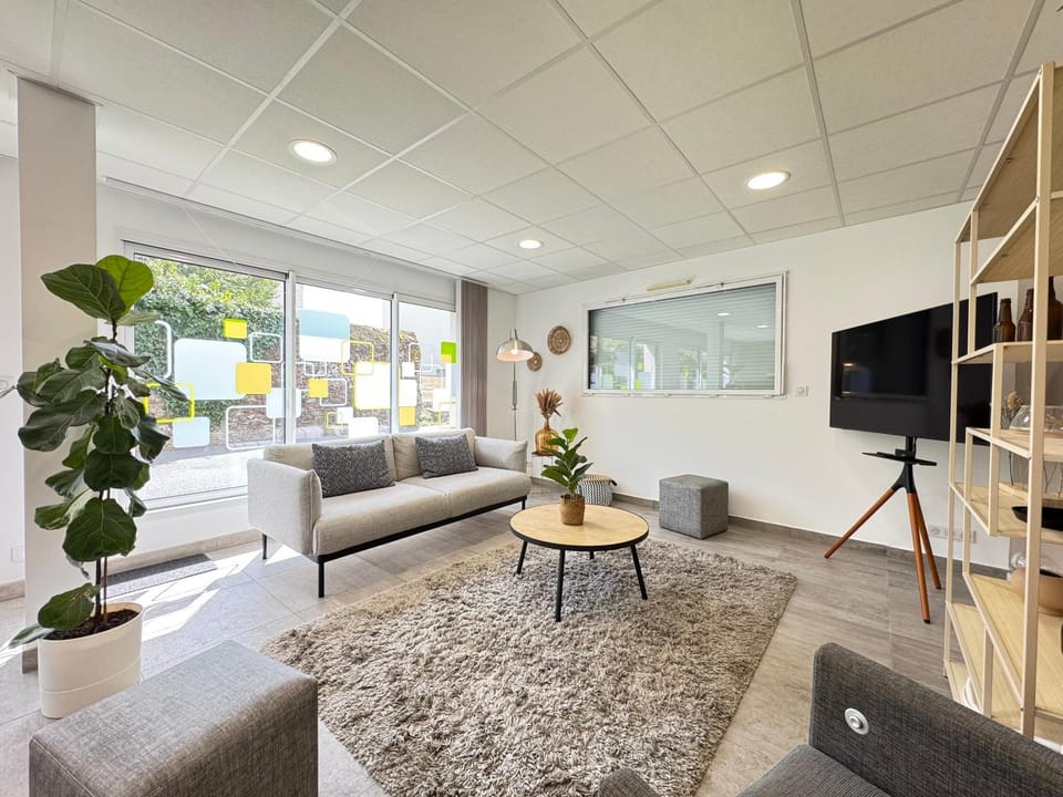 Communal lounge/ TV room