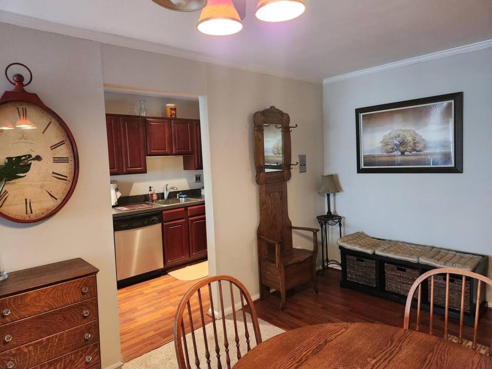 Comfortable 2BR Office Setup Apartment in Cheltenham Township