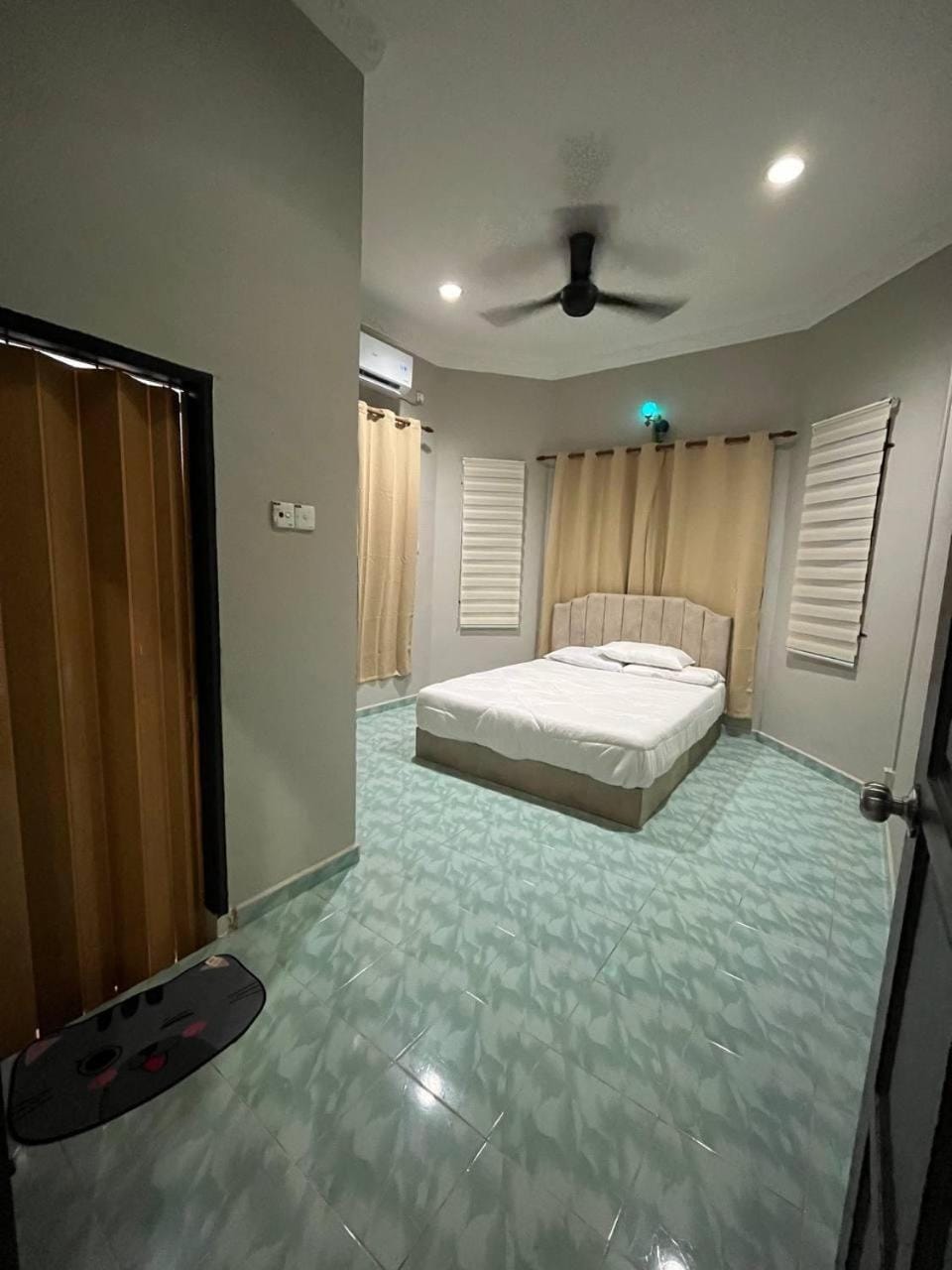 Bed, Photo of the whole room, Bedroom, wardrobe