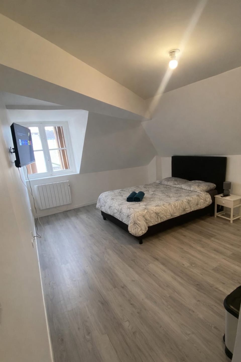 Bed, Photo of the whole room