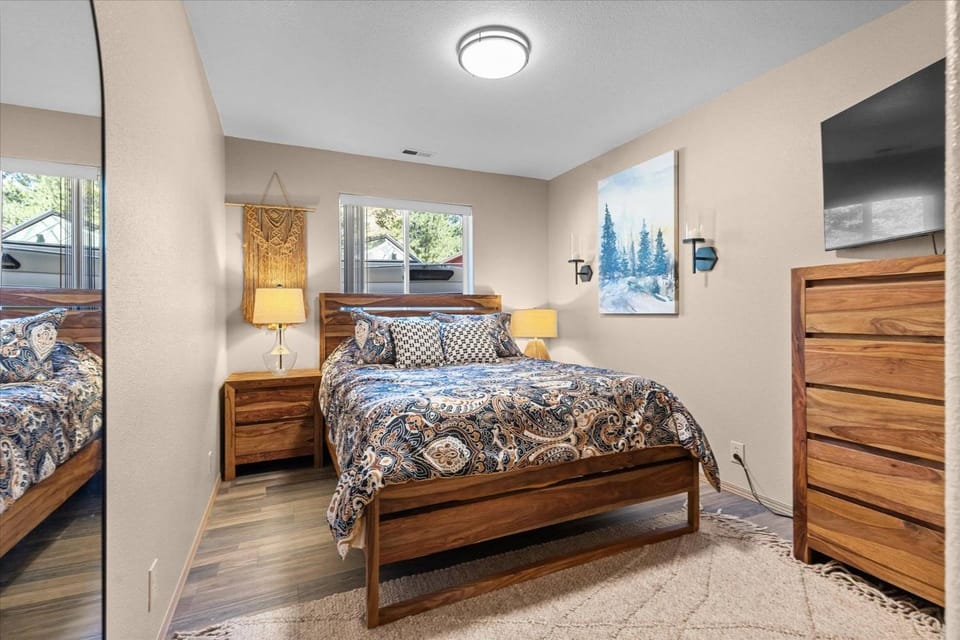 Bed, Photo of the whole room, Bedroom