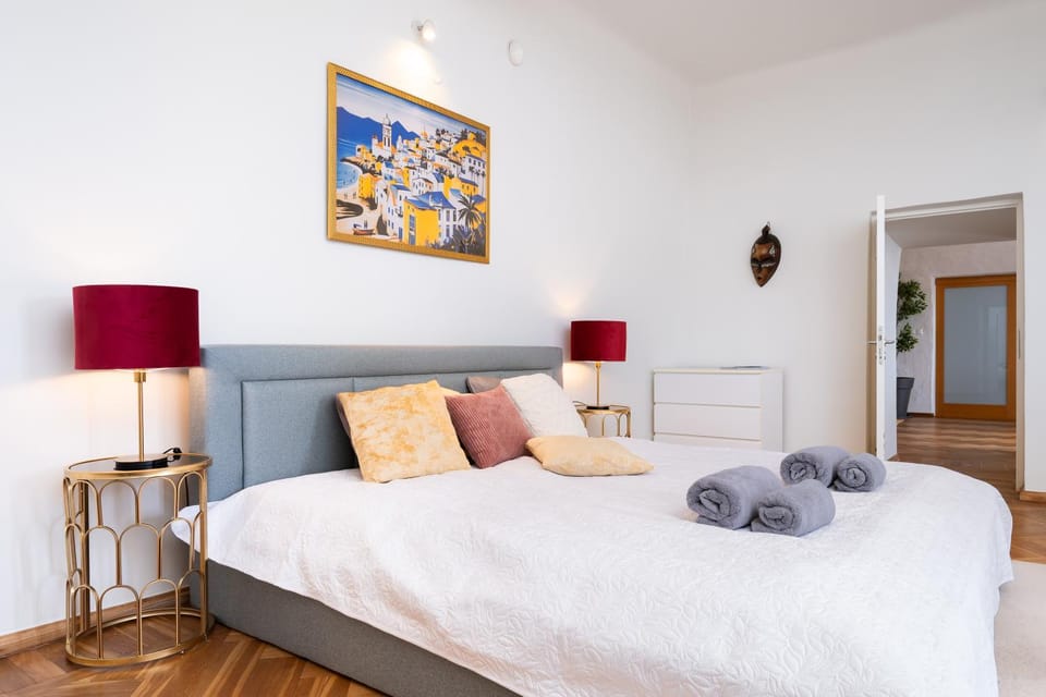 Best View to the Old Town Tallinn, 2BR, 2-bath Apartment in Tallinn