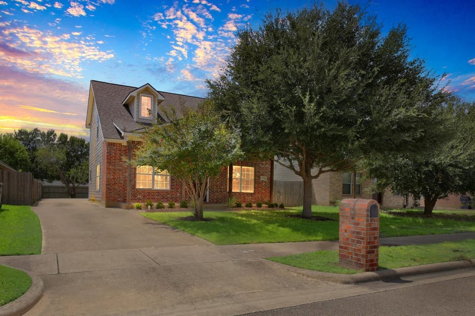 Game Day Getaway Near Texas A&M home House in College Station