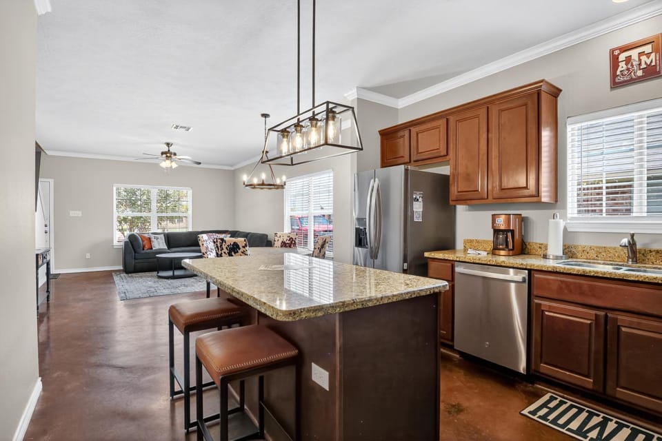 Game Day Getaway Near Texas A&M home House in College Station