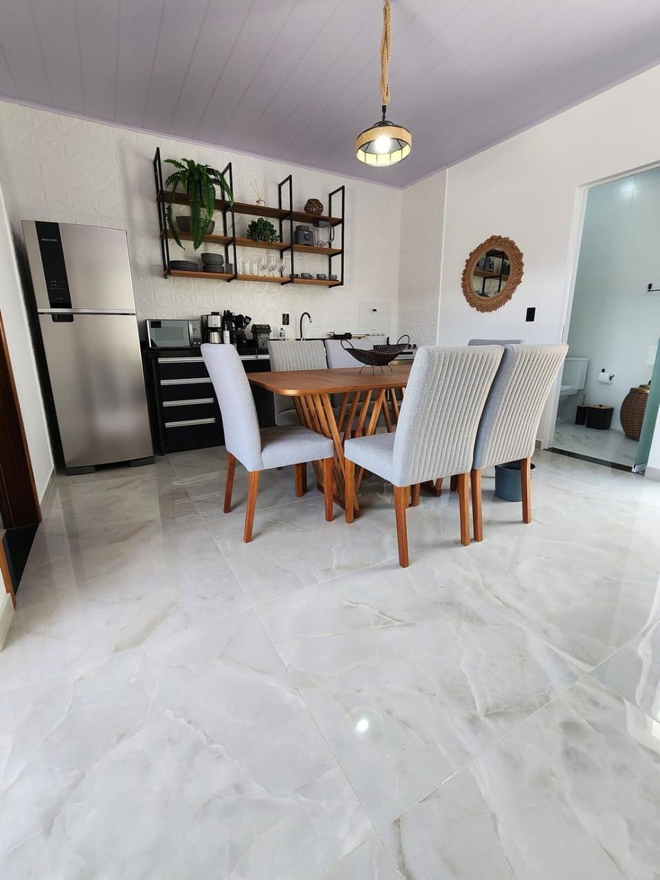 Kitchen or kitchenette, Dining area