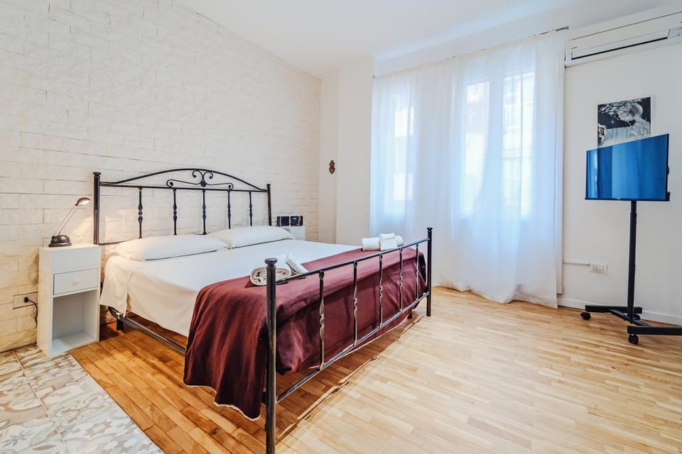 Bed, Photo of the whole room, Bedroom, air conditioner