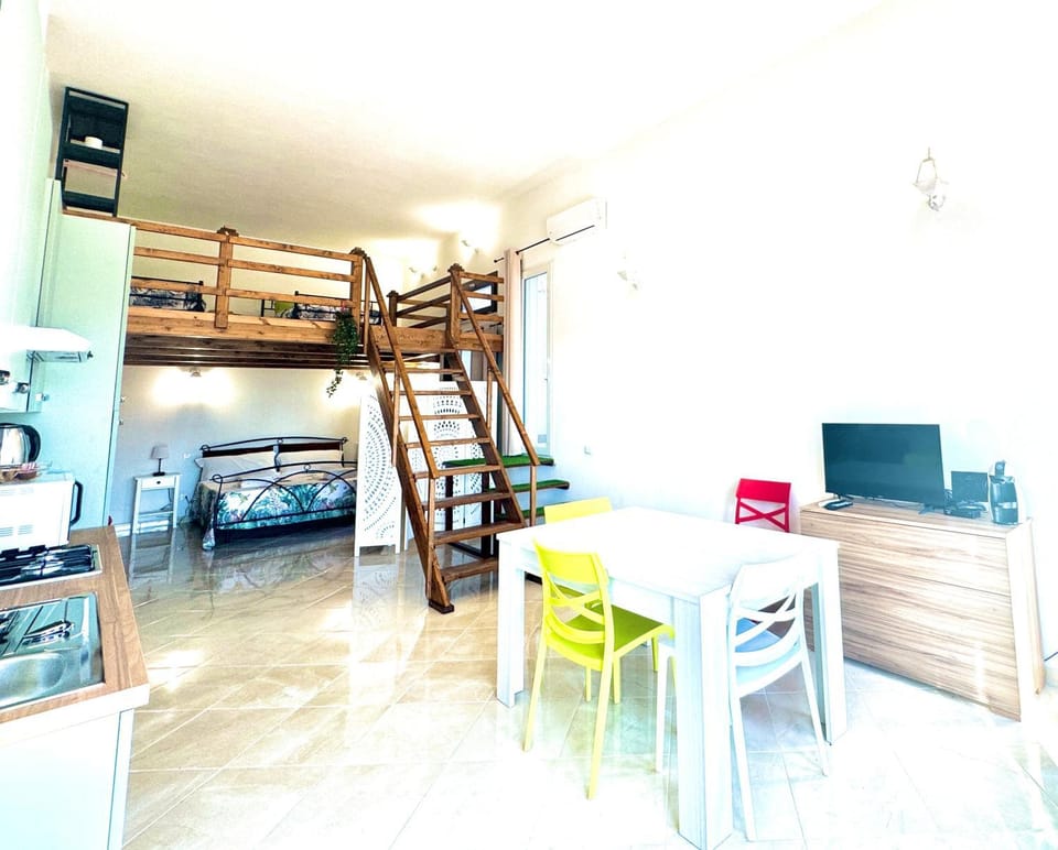 Communal lounge/ TV room, Bed, TV and multimedia, Kitchen or kitchenette, Living room, Photo of the whole room, Seating area, Dining area, Evening entertainment, oven, pet friendly