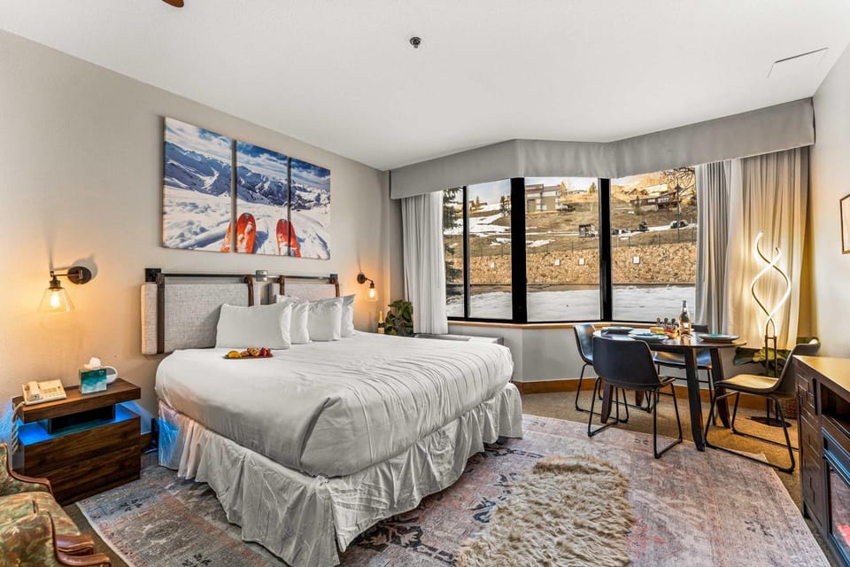 Bed, Seating area, Bedroom