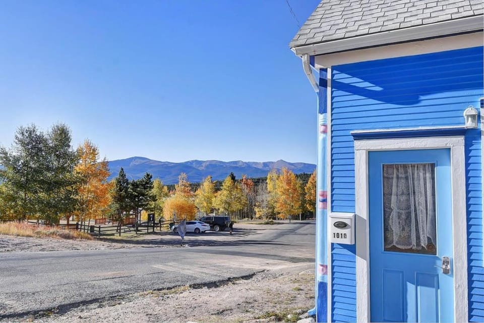 Property building, Day, Mountain view