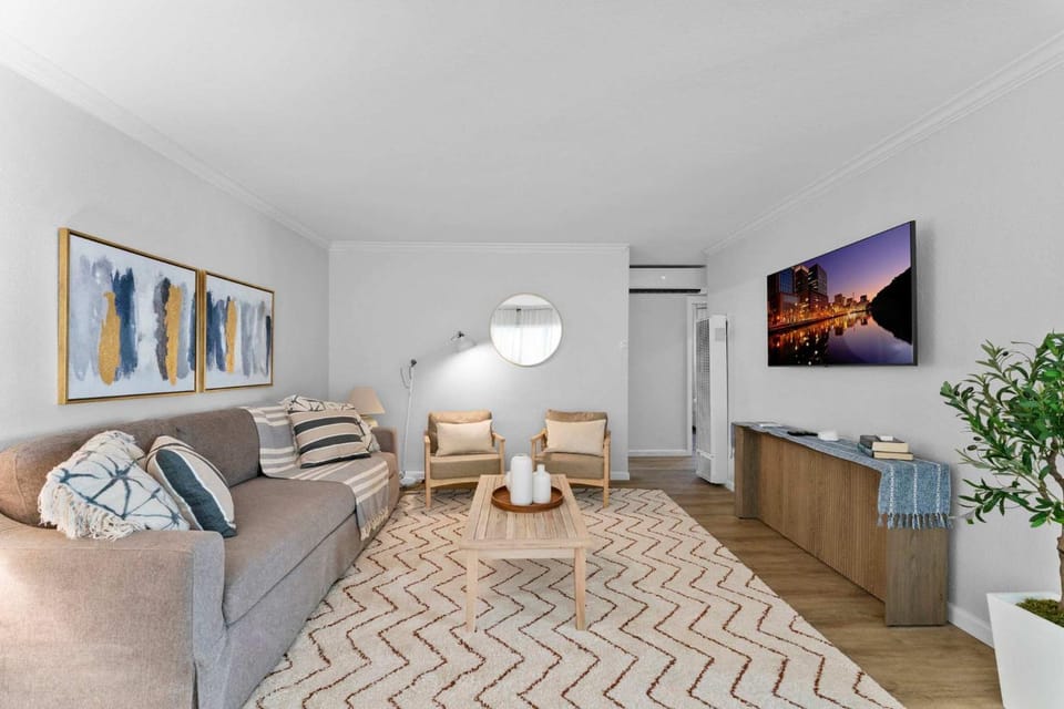 Stylish Apartments in Mission Hills with Outdoor Space Apartment in San Diego